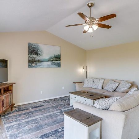 Charming Edgemont Home With Deck And Lake Views! Fairfield Bay Exterior photo